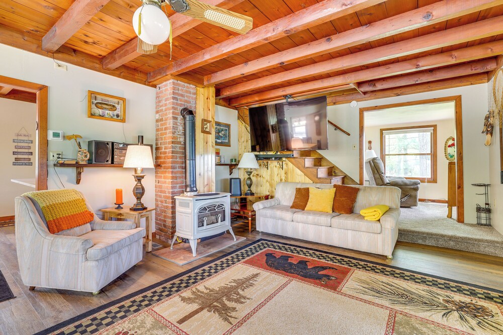 Hatfield Family Home on Lake Arbutus: Boat & Hike