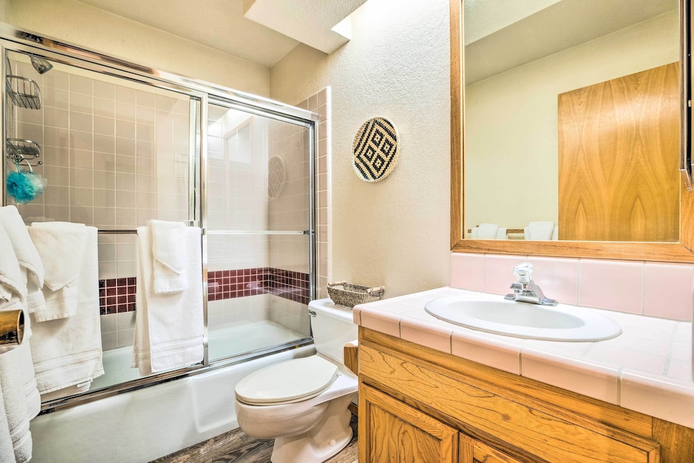 Hot Tub Access: Mammoth Lakes Nature Escape! view 3