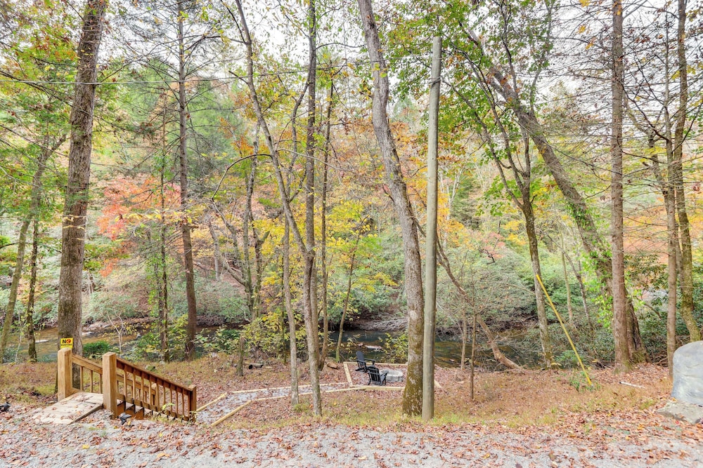 Private Hot Tub: Secluded Ellijay Cabin on River
