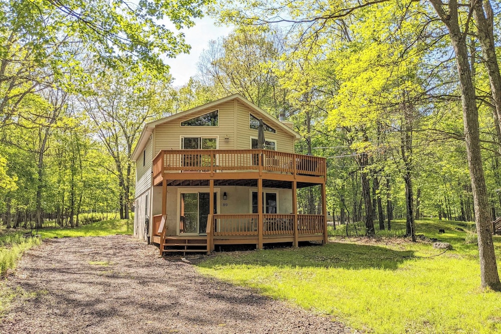 The Bear Foot Lodge by Avantstay Game Room, Deck, Beach/lake Access
