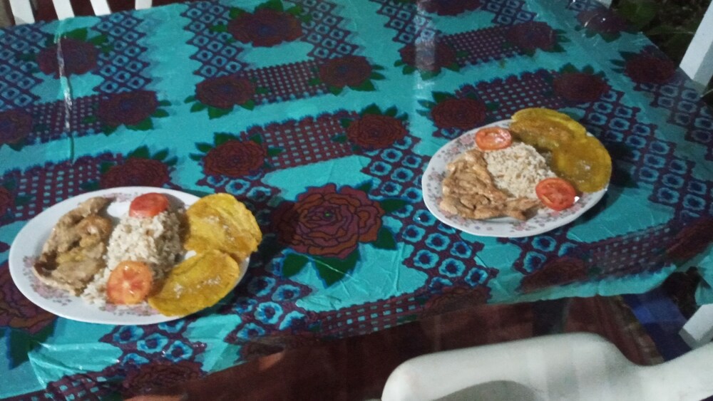 Wira Pora Hostal