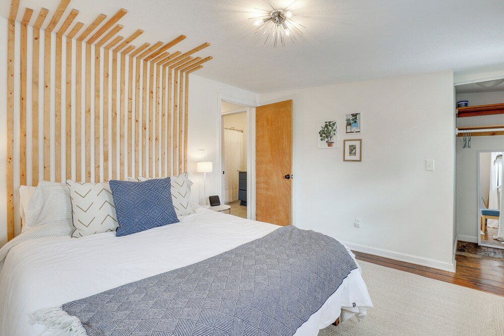Patio & Lake Views: Family-friendly Canton Retreat