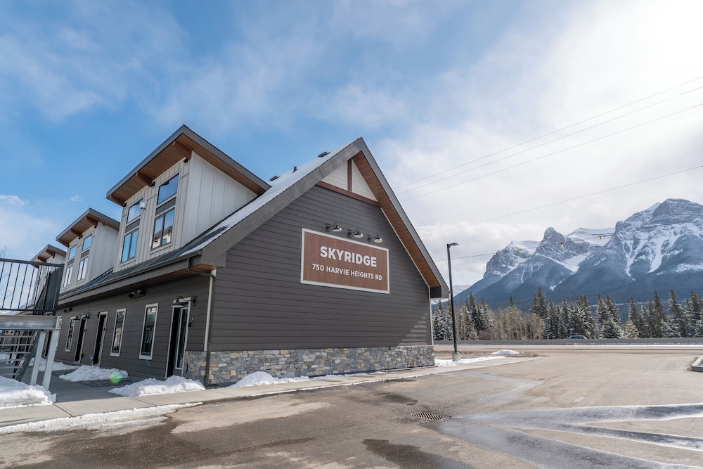 Skyridge 401 by Canmore Premier