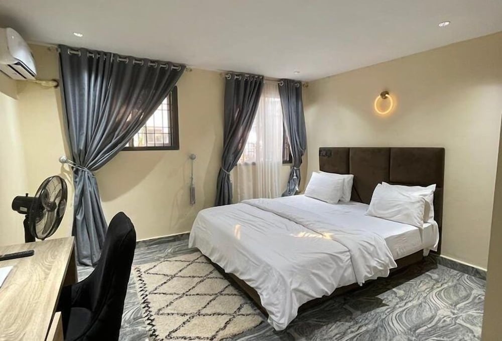 Deroche Apartment