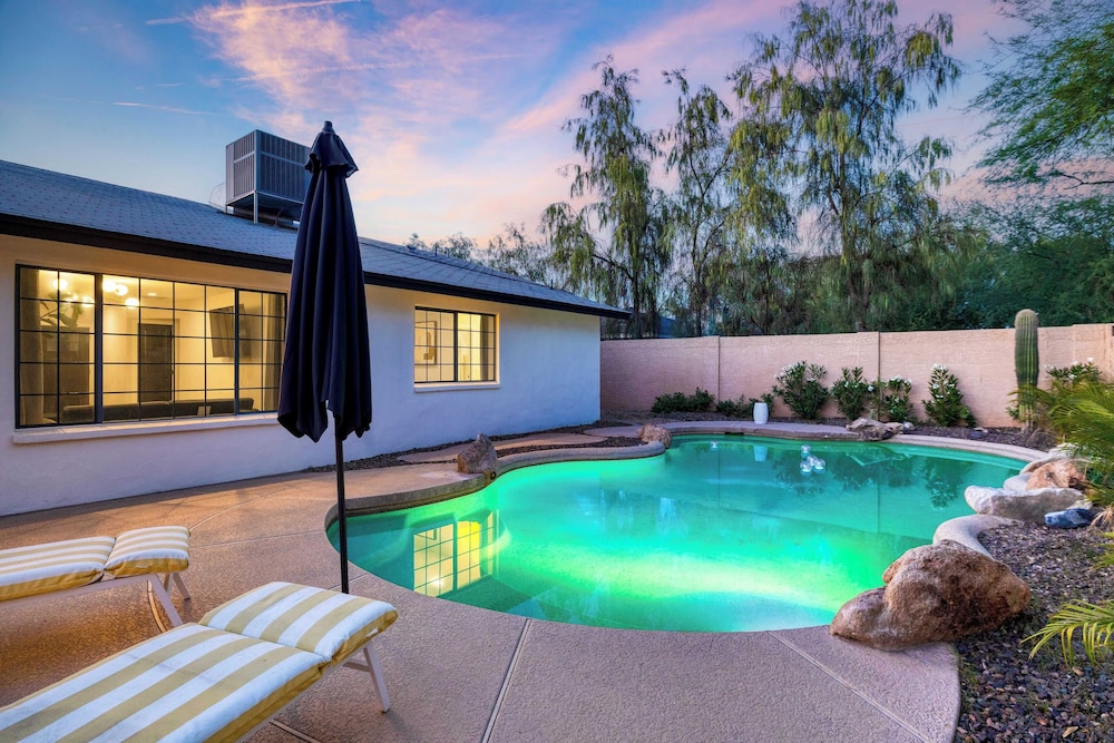 Sol Vista Private Oasis w/ Pool, Putting Green, and Prime Location