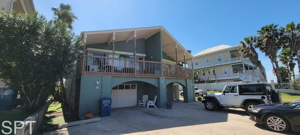 Large 3 Bedr Bay Views Pool Great Deck 3 Bedroom Condo