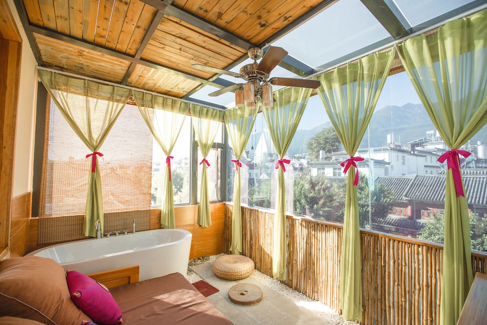 Dali Libai Holiday Inn