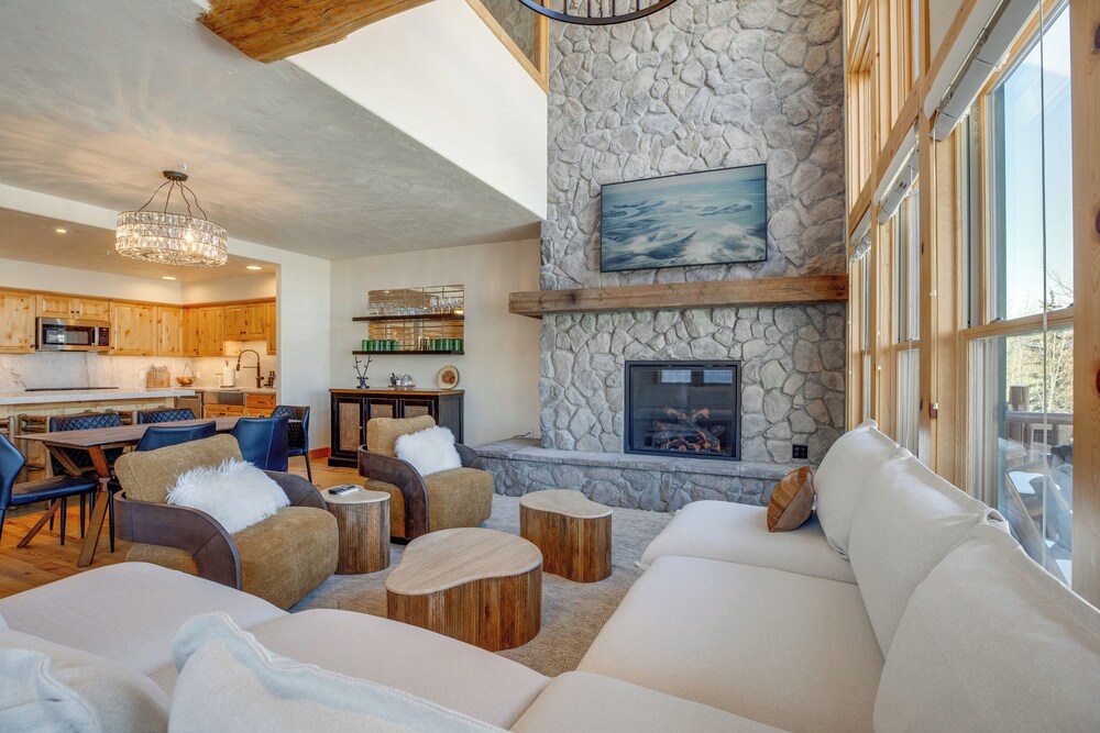 Walk to Lift! Luxe, Updated Cbmr Home w/ Mtn Views