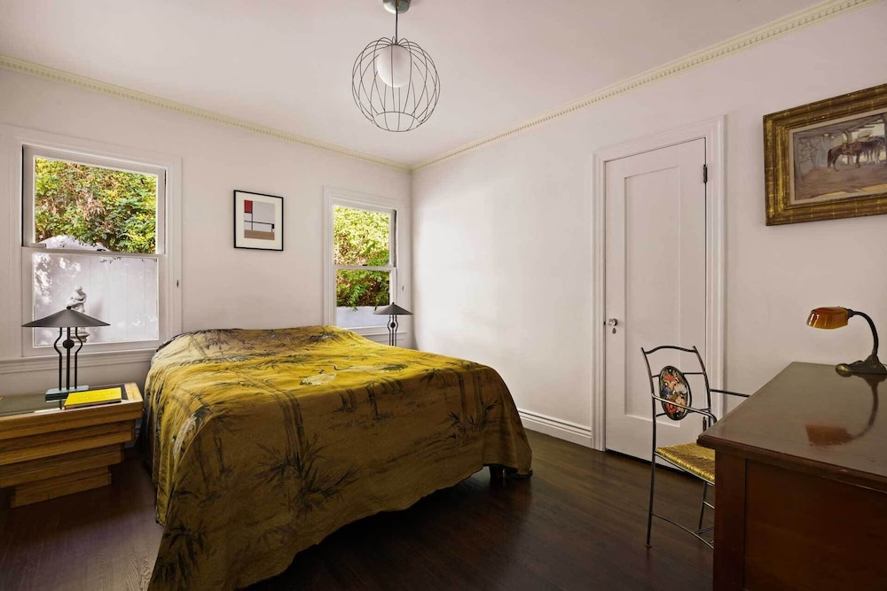 Hollywood Hideaway by Boutique