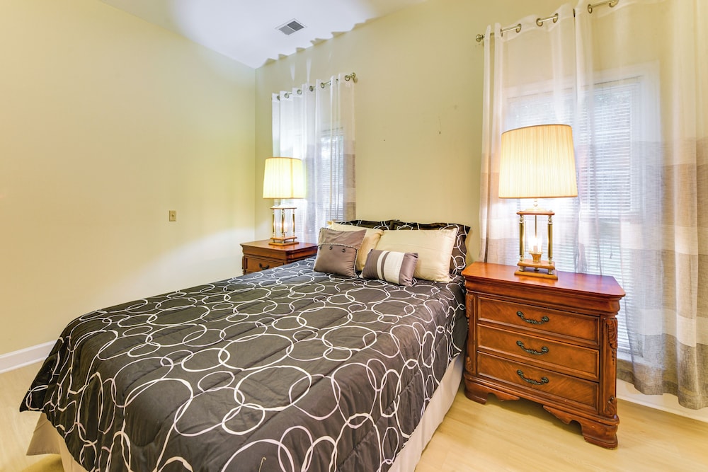 3 Mi to Historic Dtwn: Family Retreat in Beaufort!