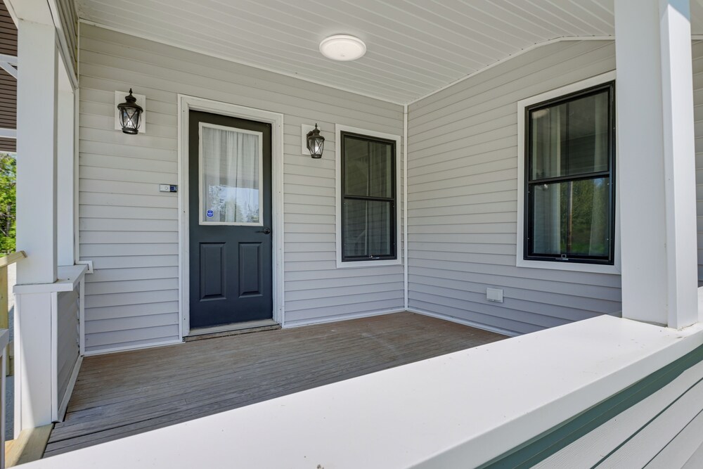 Pond Views: Spacious Family Home in Presque Isle!