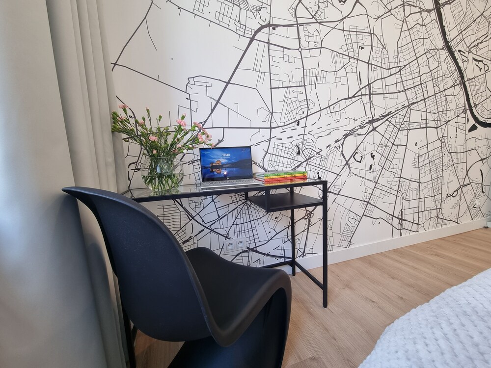 Great City Center Apartment by Renters view 5