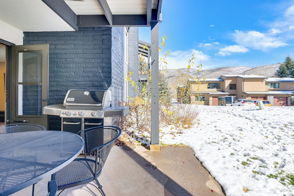 Between Beaver Creek & Vail: Modern Condo w/ View!