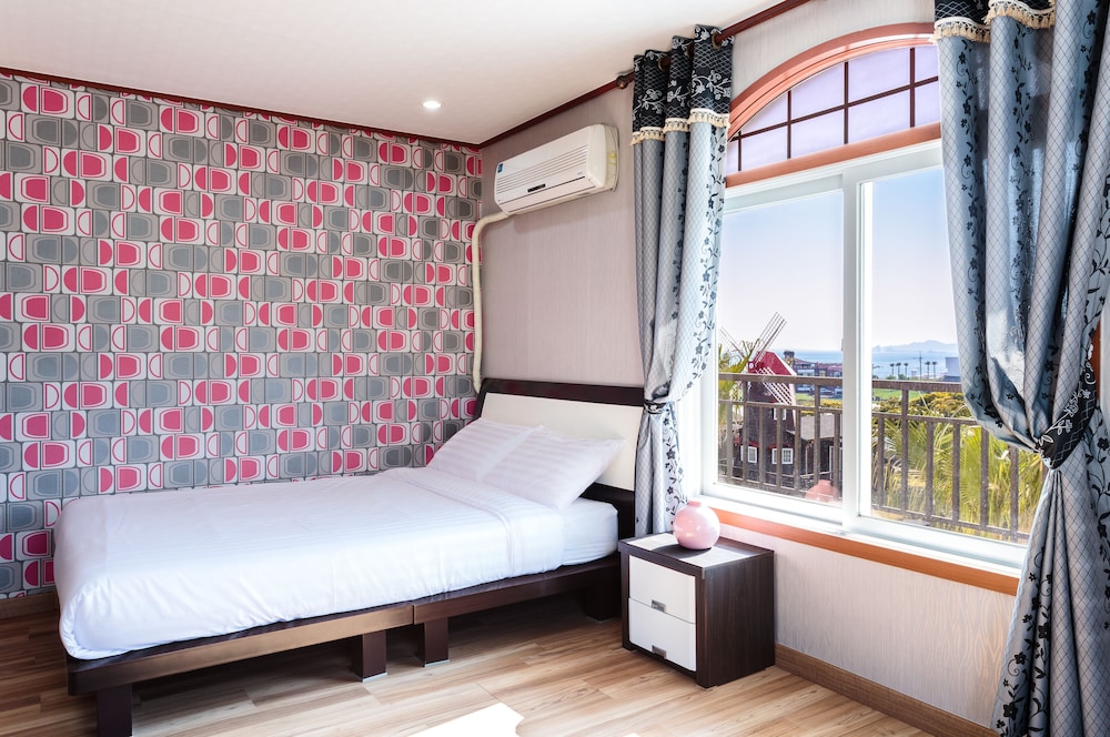 Olleh Windmill Pension & Guesthouse - Hostel