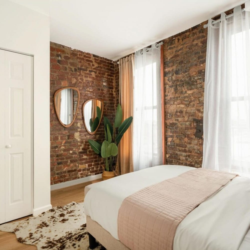 153-5a Charming 2BR LES W D