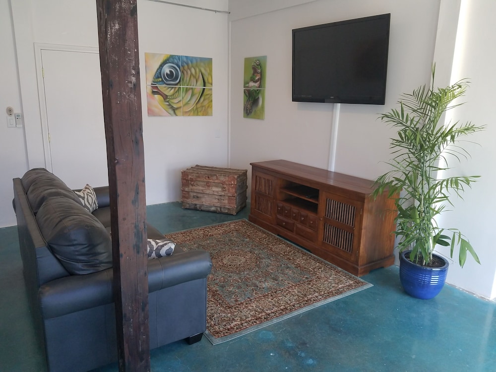 House of Trestles - Hostel