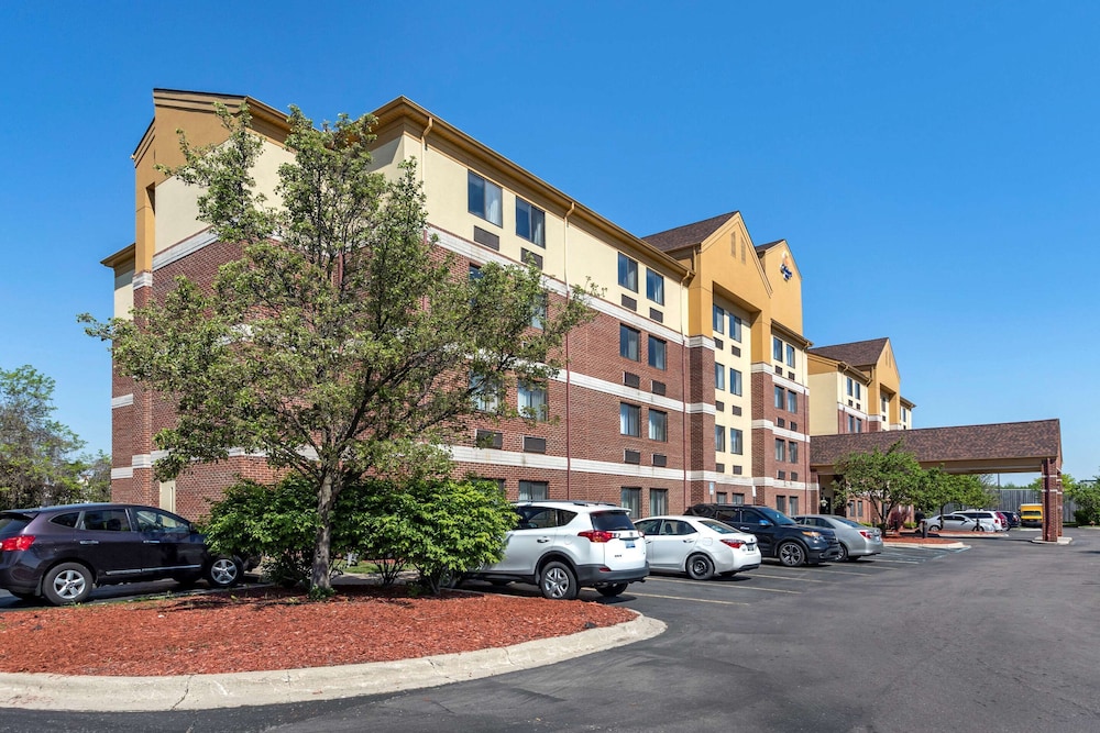 Detroit Vacations - Comfort Inn Detroit/Warren Sterling Heights - Property Image 1