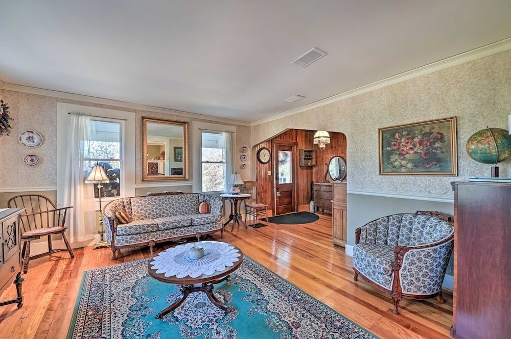 10 Mi To Gore Mountain: Home In Adirondack Park 5 Bedroom Home