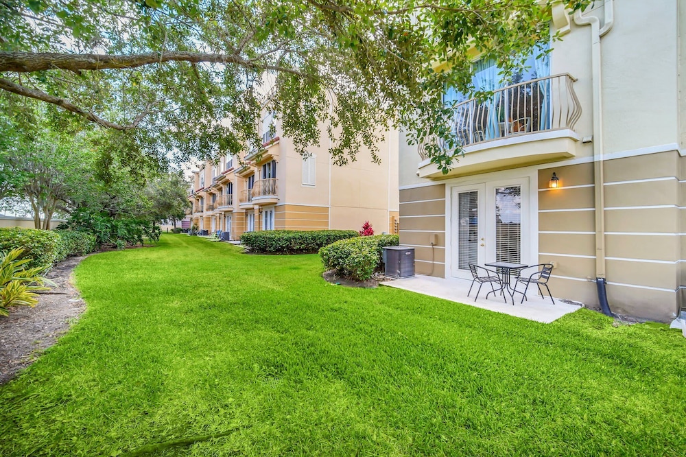 Spacious and Modern Townhome! Close to Attractions and Conventions Center! 3vc5014-10