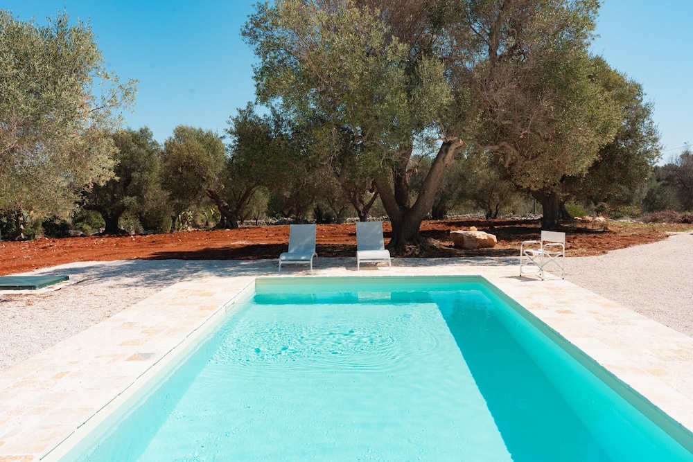 Trulli Scacciapensieri con Piscina