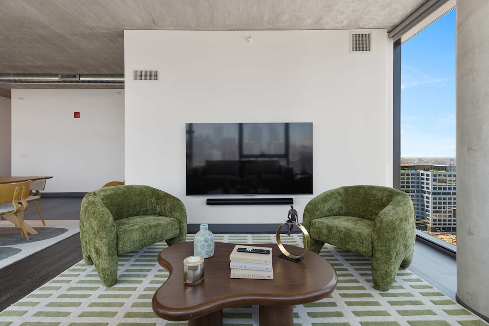 Cloud9 4apt in Building Fultonmkt The Cubist