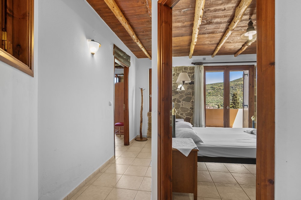 Countryside Apartment 1 With Shared Swimming Pool