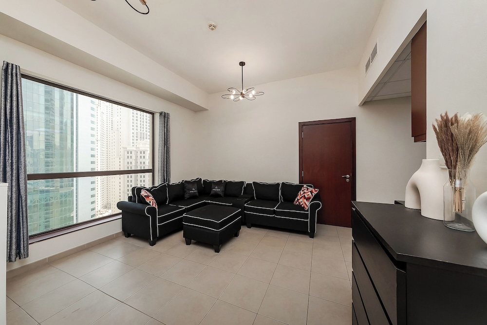 Excellent 1bdr at Bahar 6