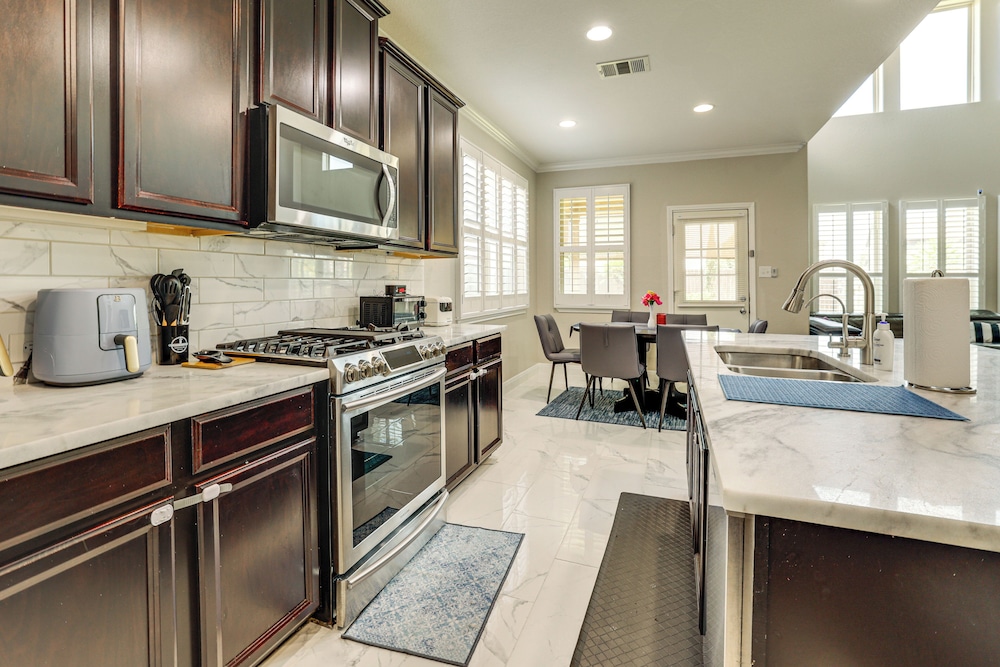 Group Getaway w/ Pool Access in San Antonio!