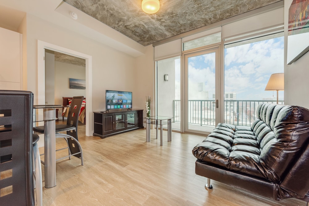 Charlotte Vacations - 2br Apartment Near Convention Center - No Balcony 2 Bedroom Apts by RedAwning - Property Image 1