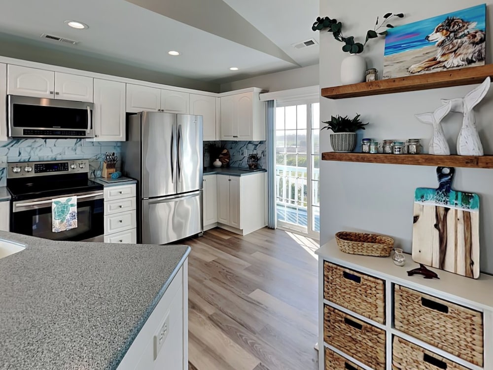 Blue Me A Wave by Topsail Realty