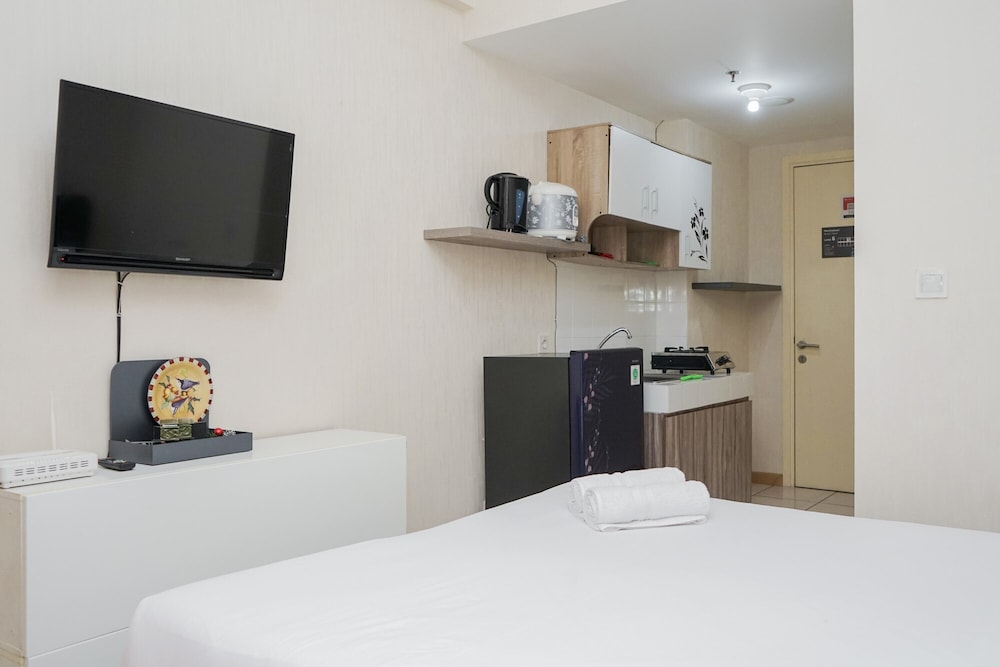 Lovely Studio Apartment M-Town Residence near Summarecon Mall view 3