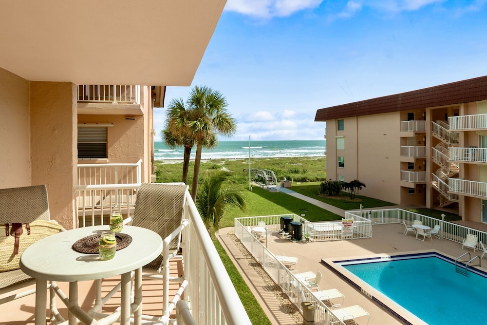 Spanish Main by Happy Palm Stays