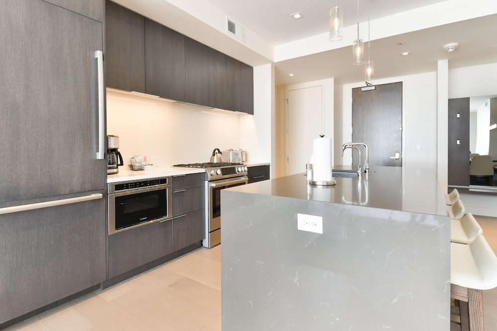 Mountain-Modern 2 Bedroom Ski in/Ski out Residence by RedAwning - Save 20% on 7+ Nights! view 5