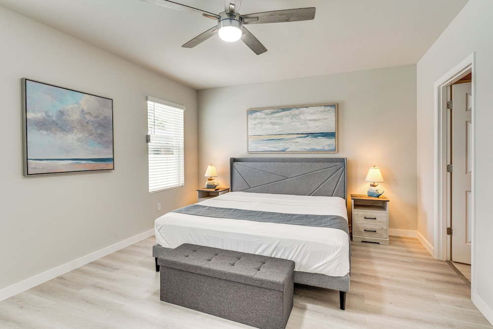 Pickleball Court, Saltwater Pool: Cape Coral Home!