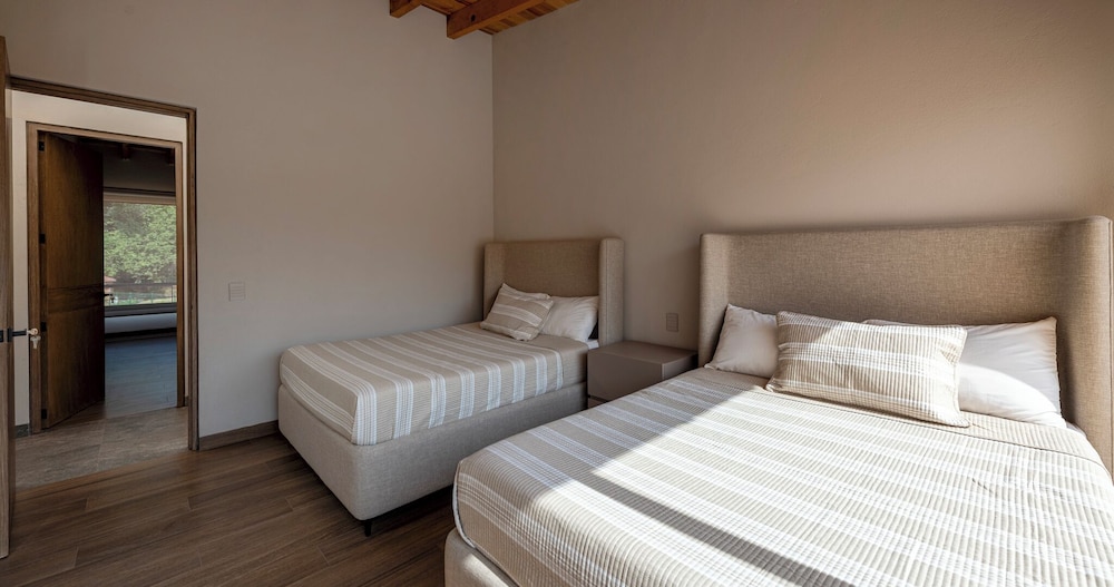 Casa Cundi-Contemporary Living in Nature
