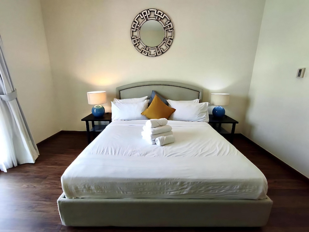 Lux BnB 1BD Discovery Gardens