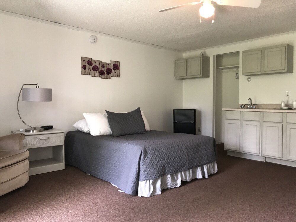 White Feather Motel