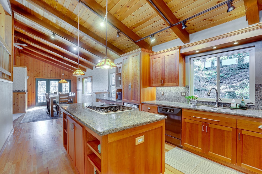 Spacious Colfax Cabin Near Rollins Lake view 5