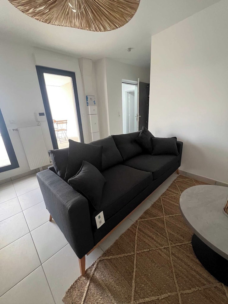 Elegant Appt - 2bdr/6p - Near Paris & La Defense