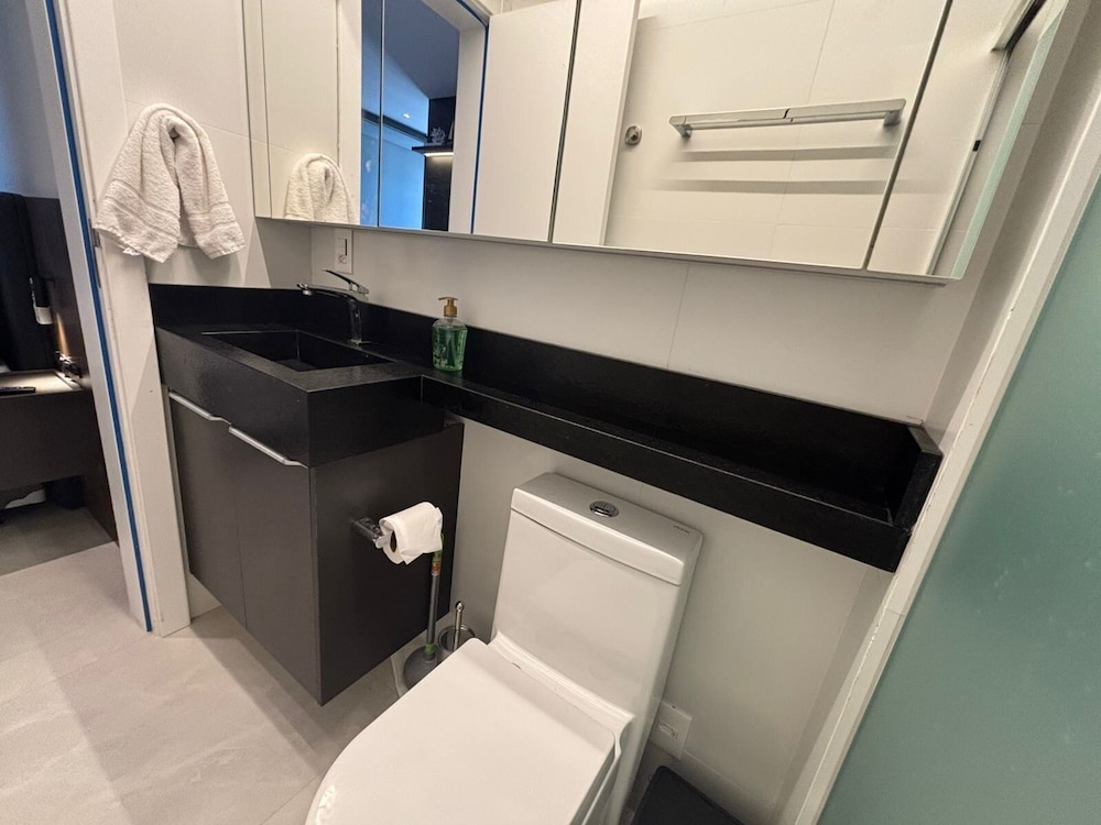 Partial Ocean View Apt w/ Barbecue Grill Axp1301