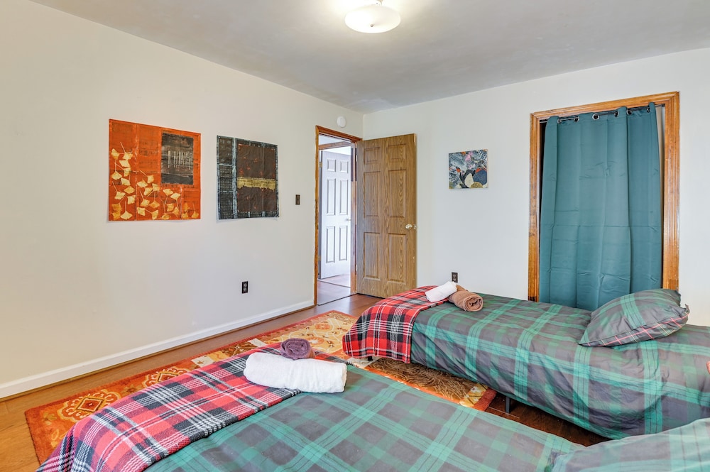 Quiet Catskill Getaway w/ Fire Pit - Near Hiking!