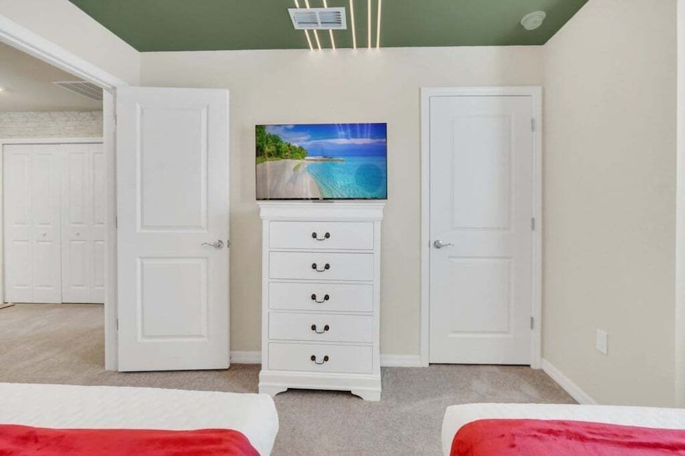 The Cutest Tonwhome & Private Splash Pool! 5 Bedroom Townhouse