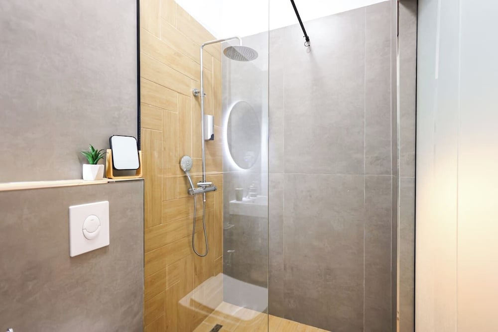 Grandstay Central 104