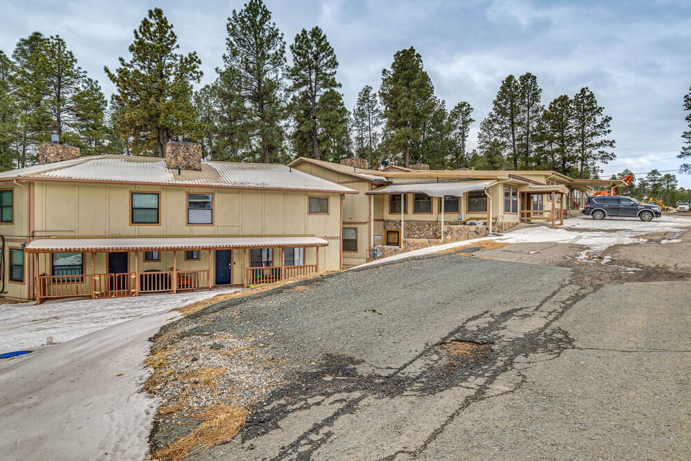 Ruidoso Home w/ Balcony ~ 16 Mi to Ski Apache! view 4