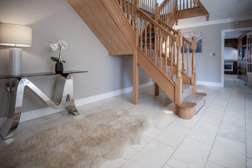 Knights Rest - 4 Bedroom - Princes Gate view 2