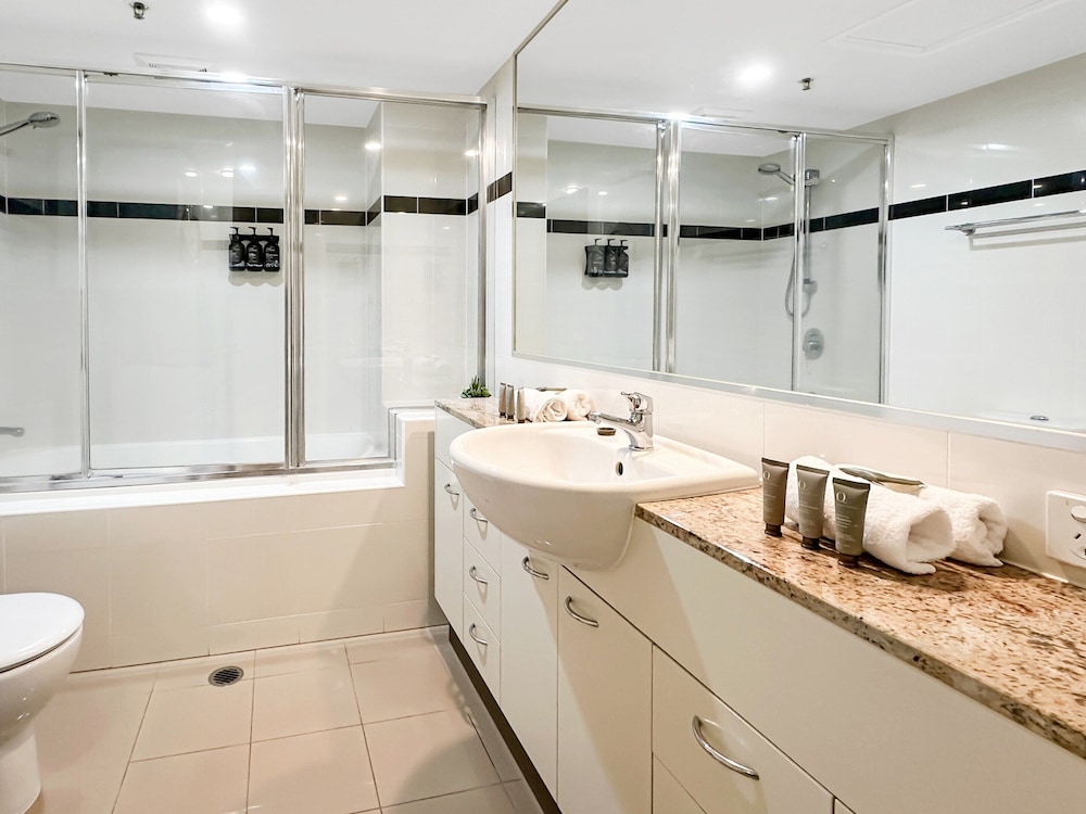 2-bed City Apartment With Gym