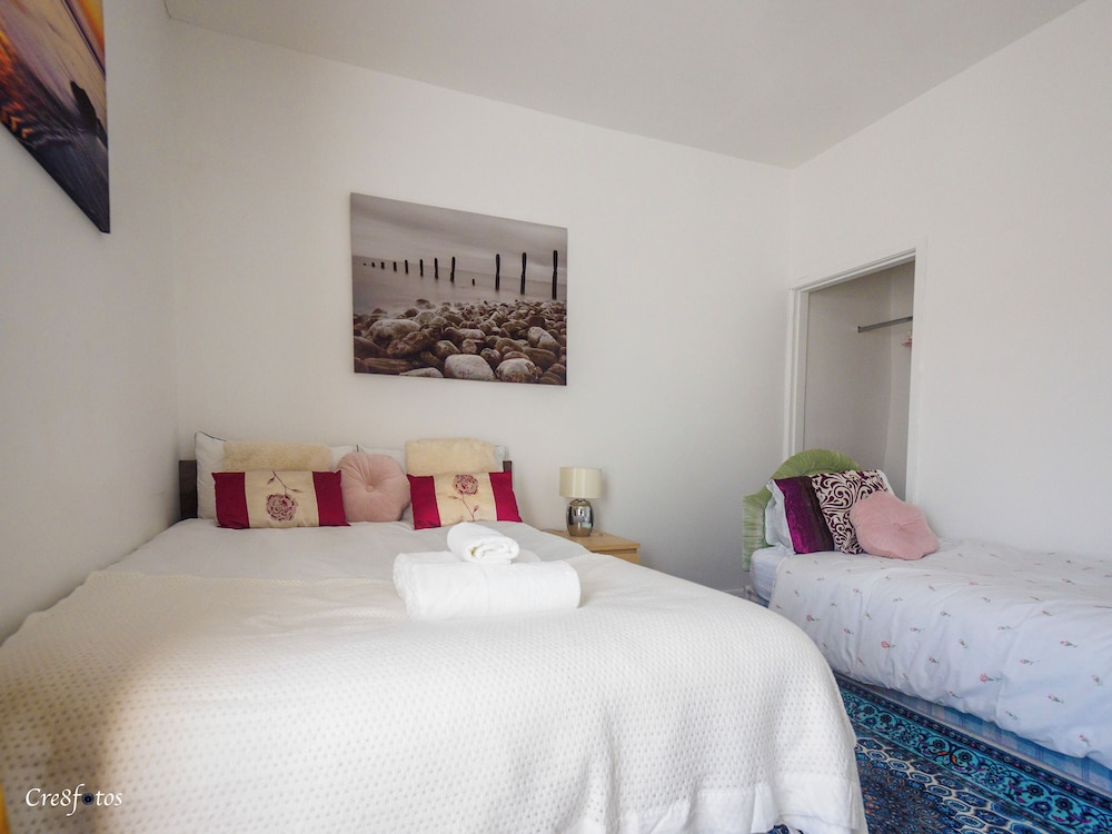 12 Cornwallis Lodge Family Room 1