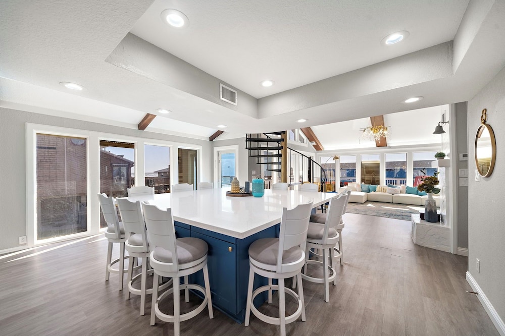 Captain's Manor by Ryson Vacation Rentals