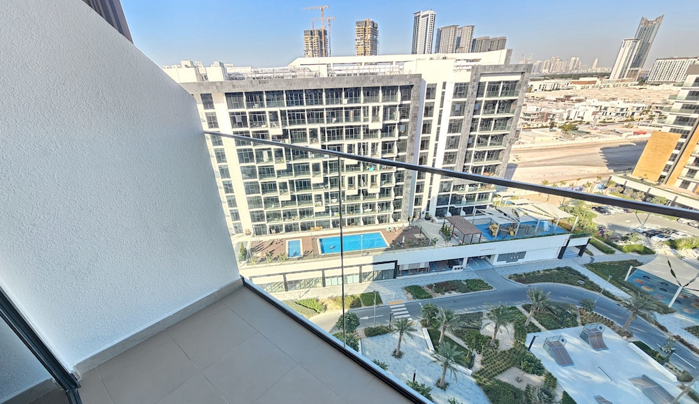 Modern Elegance Studio in Azizi Riviera