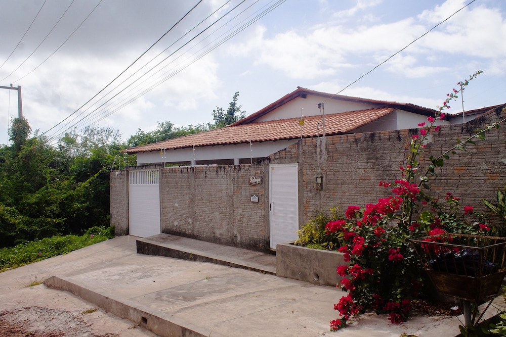 Linda Casa c Wi-fi a 900m da Praia de Itatinga MA